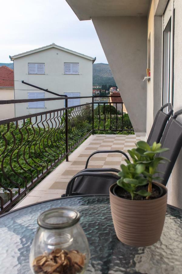 Apartman Karlo Antonio โตรกีร์ ภายนอก รูปภาพ